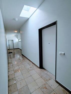 Flur mit Lichtschacht - 