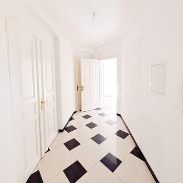 Flur - 5 Zimmer Etagenwohnung in Görlitz