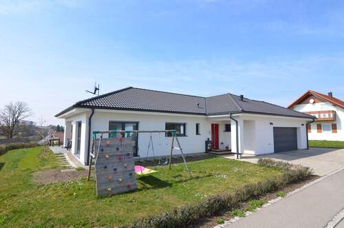 Ansicht 1 - Modernes Einfamilienhaus mit Aussicht