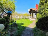 Blick in den Gartenbereich - 8 Zimmer Doppelhaushälfte in Rödental