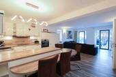 Küche mit Wohnbereich - 3 Zimmer Etagenwohnung in Binz