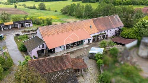 Außenansicht - 1 Zimmer Mehrfamilienhaus, Wohnhaus zum Kaufen in Feuchtwangen