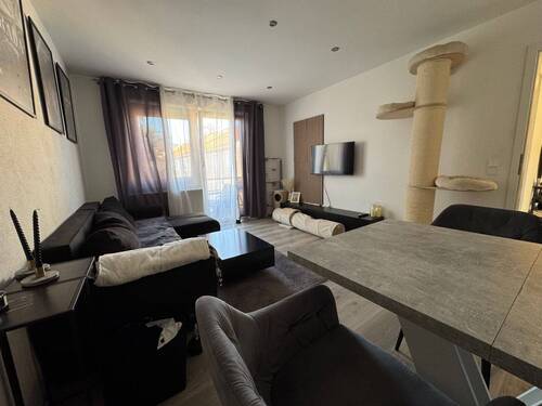Wohnzimmer.jpeg - 3 Zimmer Etagenwohnung zum Kaufen in Augsburg