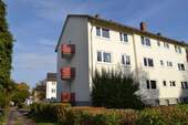 Im Wiesengrund 12 - Ansicht seitlich, Balkone - 2 Zimmer Etagenwohnung zur Miete in Kassel