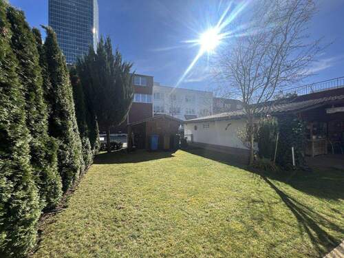 Garten - Mehrfamilienhaus, Wohnhaus mit 224,00 m&sup2; in München zum Kaufen