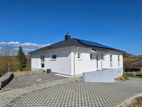 Toller Bungalow - 5 Zimmer Einfamilienhaus zum Kaufen in Rödental