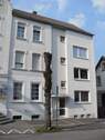 Hausansicht mit Eingangsbereich - 3 Zimmer Etagenwohnung zur Miete in Lüdenscheid