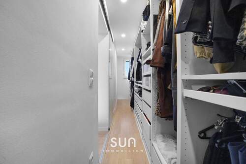 BEGEHBARER KLEIDERSCHRANK - 