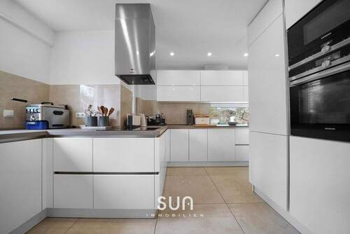 LUXURIÖSE EINBAUKÜCHE - 7 Zimmer Reihenendhaus in Dreieich