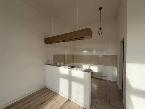 Moderne Küche mit Fliesen - 