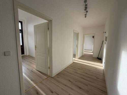 Helle Wohnung mit Balkon - 