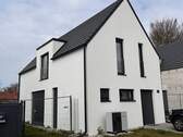 Haus front 01.JPG - Exklusives Einfamilienhaus mit moderner Ausstattung in ruhiger Wohnlage. Erstbezug!