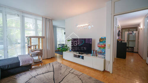 Wohnzimmer - 3 Zimmer Etagenwohnung zum Kaufen in München