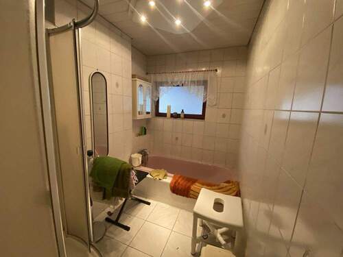 Erdgeschoss: Badezimmer - 