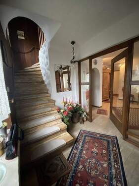 Erdgeschoss: Eingangsbereich mit Aufgang zum OG - Einfamilienhaus mit 240,00 m&sup2; in Lichtenau zum Kaufen