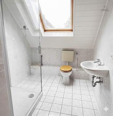  Haus 1 Tageslichtbad Dachgeschoss - 