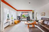 Neubau: Wohnzimmer - Mehrfamilienhaus, Wohnhaus mit 233,30 m² in Hamburg / Farmsen-Berne zum Kaufen