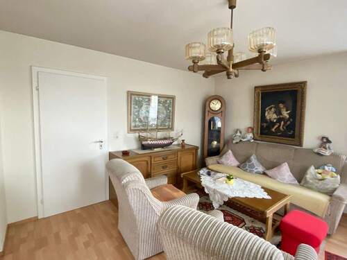 Wohnzimmer - 4 Zimmer Etagenwohnung zur Miete in Singen