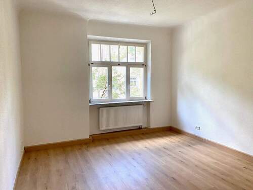 Schlafzimmer.jpg - Renovierte Jugendstilwohnung mit Süd-Balkon in ruhiger Anwohnerstraße