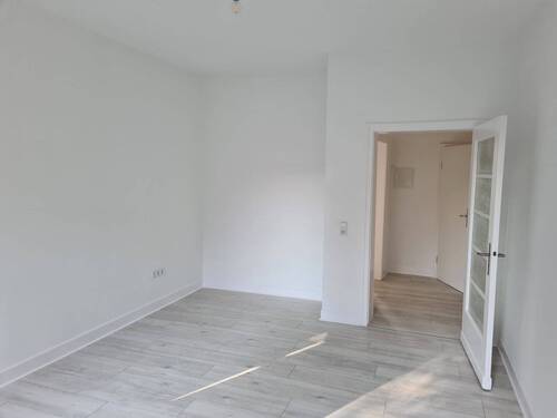 Schlafraum z. Hof m. Zugang Bad u. Balkon Ansicht - 