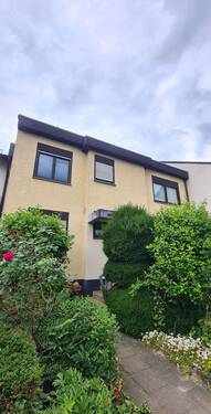 Hauszugang - 9 Zimmer Mehrfamilienhaus, Wohnhaus zum Kaufen in Ettlingen