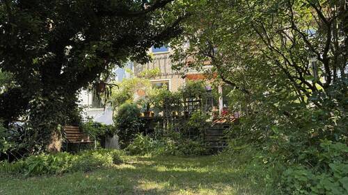 Garten mit Blick zum Haus - 