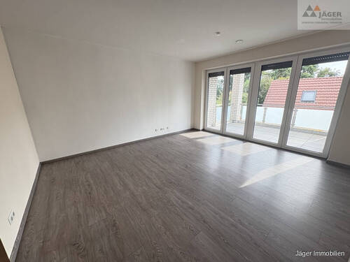 großes Wohnzimmer - 3 Zimmer Etagenwohnung in Delmenhorst