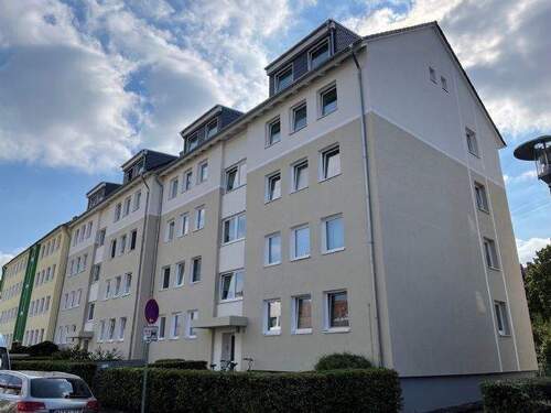 Hausansicht - 3 Zimmer Etagenwohnung zur Miete in Hildesheim