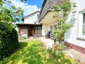Terrasse mit Gartenhaus - 