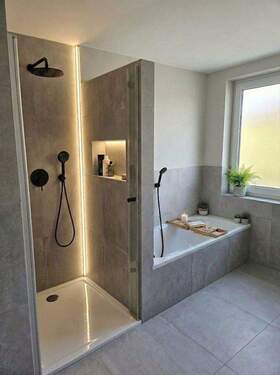 Dusche und Wanne - 