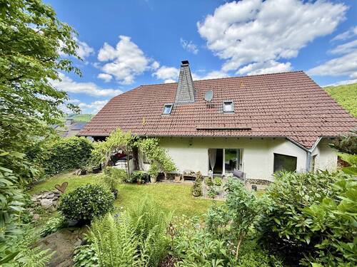 Ansicht Garten - 7 Zimmer Mehrfamilienhaus, Wohnhaus zum Kaufen in Grünebach