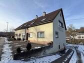 Hausansicht - Zweifamilienhaus mit angrenzendem Baugrundstück in Trochtelfingen!