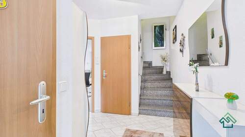 Flur - 5 Zimmer Reihenmittelhaus zum Kaufen in Erfurt