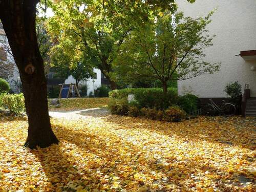 Blick in den Innenhof - 3 Zimmer Etagenwohnung zum Kaufen in Karlsfeld