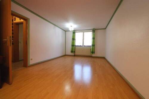 Wohnzimmer (möblierungsfrei visualisiert) - 