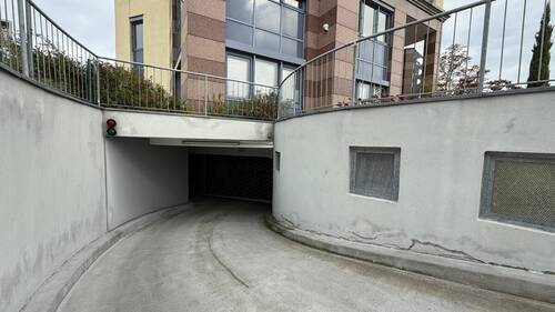 Zufahrt zur Tiefgarage - 