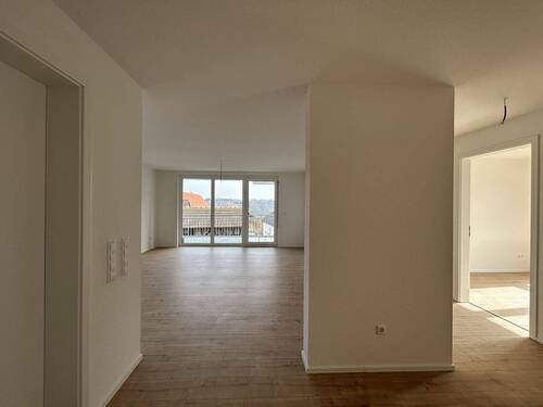 Eingang - 4 Zimmer Etagenwohnung zur Miete in Gundelsheim / Höchstberg