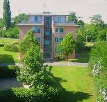 SONNIG UND GEMÜTLICH! Helle praktische OG-Wohnung mit Balkon, EBK, TG in grüner ruhiger Stadtrandlage! - Schönefeld