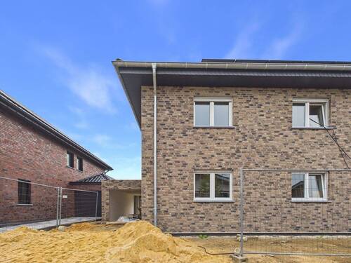 WWW.BOUWENS.DE - Doppelhaushälfte mit 137,30 m&sup2; in Gangelt / Langbroich zur Miete