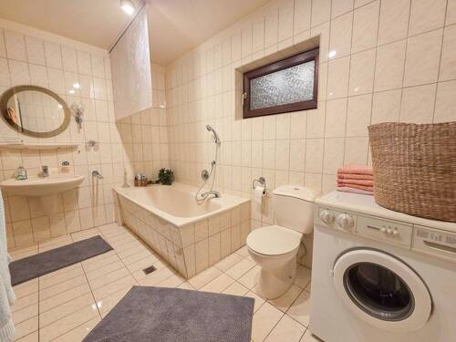 Bad Einliegerwohnung KG - 