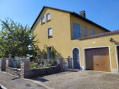Bild1 - Herrliche 4-Zimmer-Wohnung mit Garten und Garage - jetzt verfügbar!