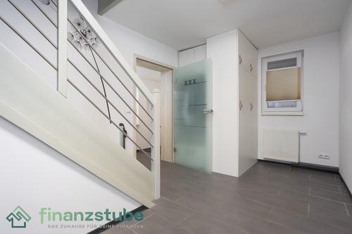 Flur - 9 Zimmer Einfamilienhaus in Klettbach