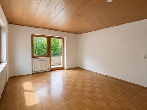 Wohnzimmer - Viel Platz zum Wohlfühlen - mit großem Balkon, Einbauküche und separatem WC