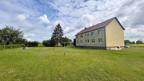 Gebäudeansicht - Mehrfamilienhaus, Wohnhaus mit 329,30 m&sup2; in Leizen zum Kaufen