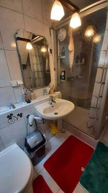 28 Badezimmer mit Dusche - 