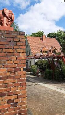 02 Einfahrtstor - 6 Zimmer Einfamilienhaus in Frankfurt (Oder)