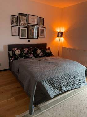 Schlafzimmer - Objektbeschreibung - 965,00&nbsp;EUR Kaltmiete, ca.&nbsp; 84,00&nbsp;m&sup2;&nbsp;Wohnfl&auml;che