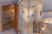  Tageslichtbad mit Dusche im OG - 