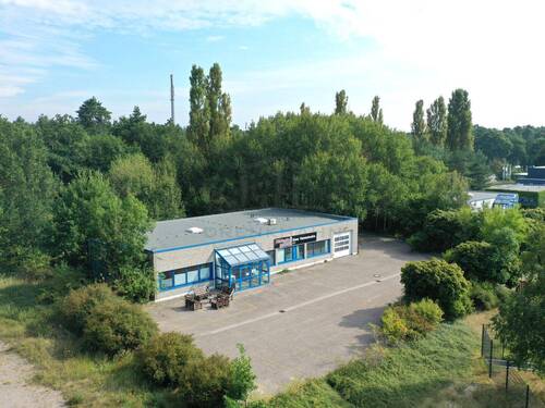 Drohenansicht - Attraktives Büro- und Lagergebäude: Vielseitige Nutzung, 7 Räume, großzügige Garage mit Rolltor