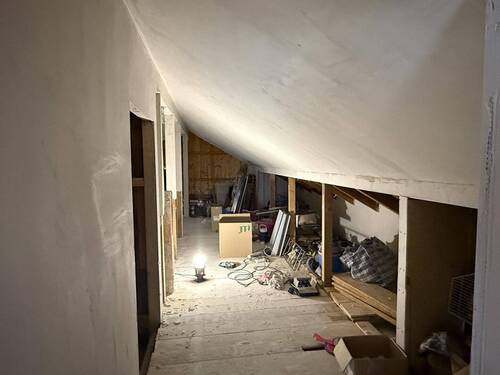Dachgeschoss mit Stauraum - 